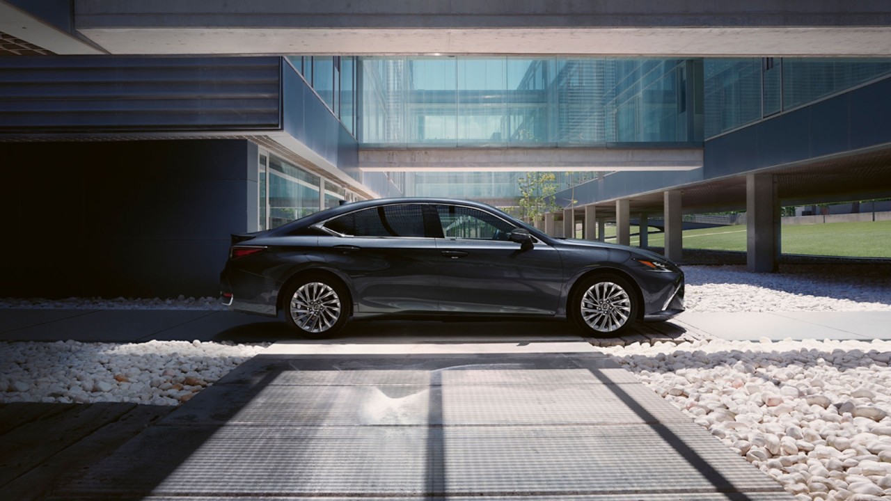 Side view of a parked Lexus ES